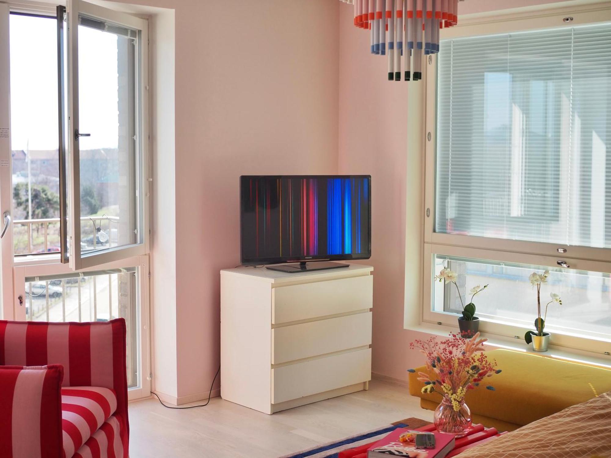 Candy-Colored Two-Room Condo With Sweet Views Ελσίνκι Εξωτερικό φωτογραφία